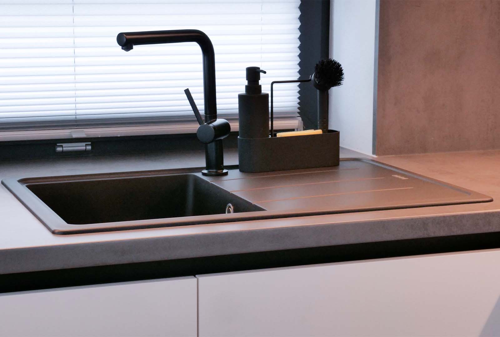 Biely_lesk_Dub_prirodny_Chromix_antracit (6)